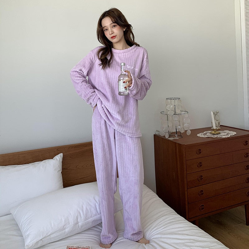 Autumn and winter flannel pajamas women&#39;s two-piece coral fleece homewear new loose casual women&#39;s striped simple pajamas