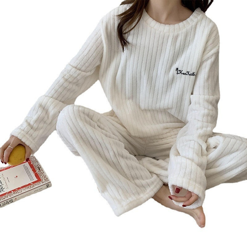 Autumn and winter flannel pajamas women&#39;s two-piece coral fleece homewear new loose casual women&#39;s striped simple pajamas