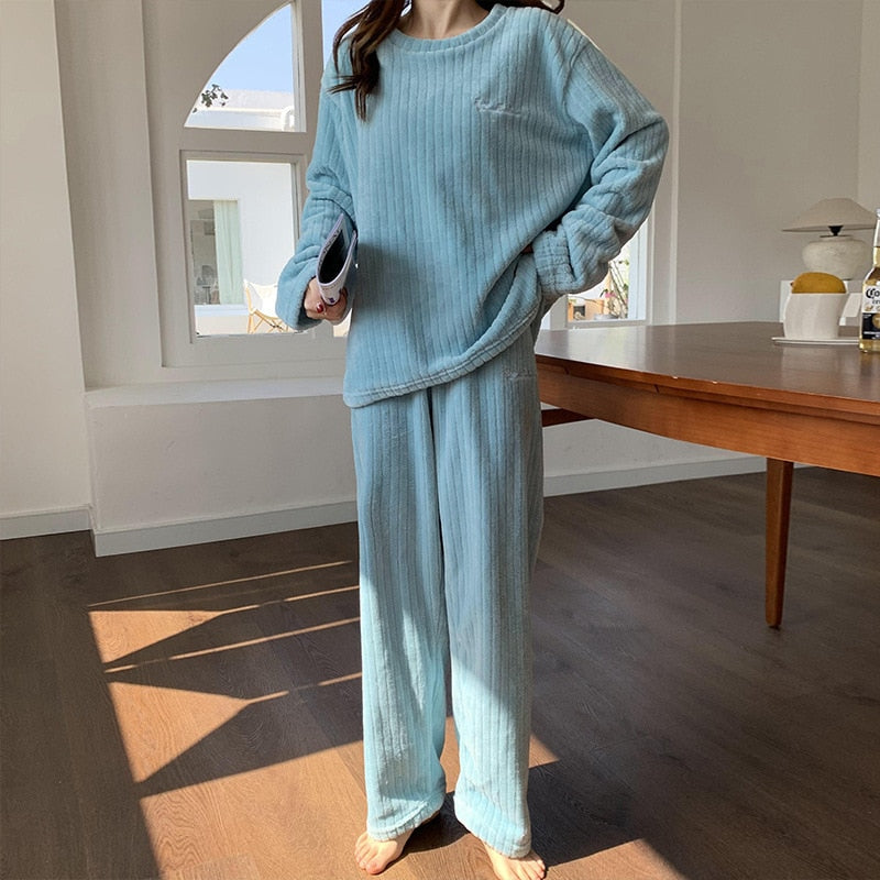 Autumn and winter flannel pajamas women&#39;s two-piece coral fleece homewear new loose casual women&#39;s striped simple pajamas