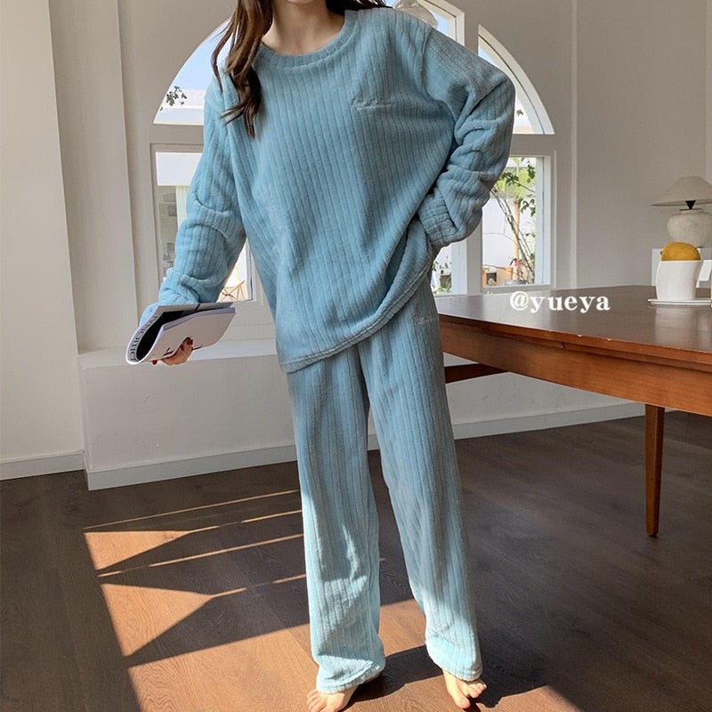 Autumn and winter flannel pajamas women&#39;s two-piece coral fleece homewear new loose casual women&#39;s striped simple pajamas