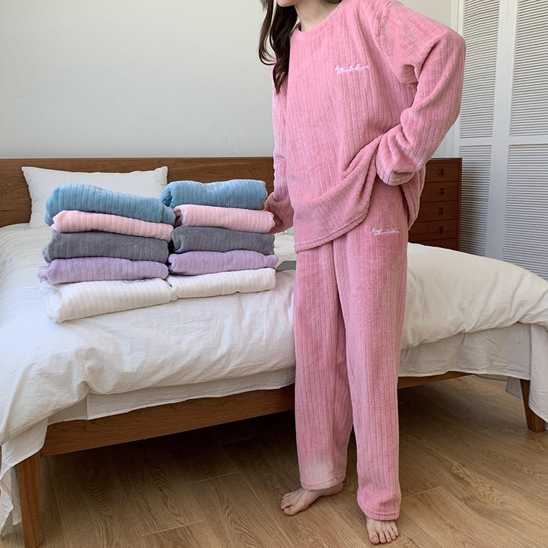 Autumn and winter flannel pajamas women&#39;s two-piece coral fleece homewear new loose casual women&#39;s striped simple pajamas